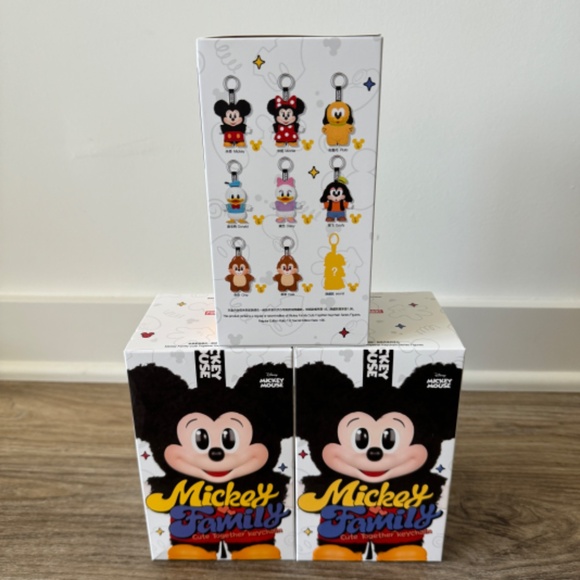 Mickey Family Cute Together Keychain Sealed Blind Box - 100% AUTHENTIC POP MART - Picture 2 of 5